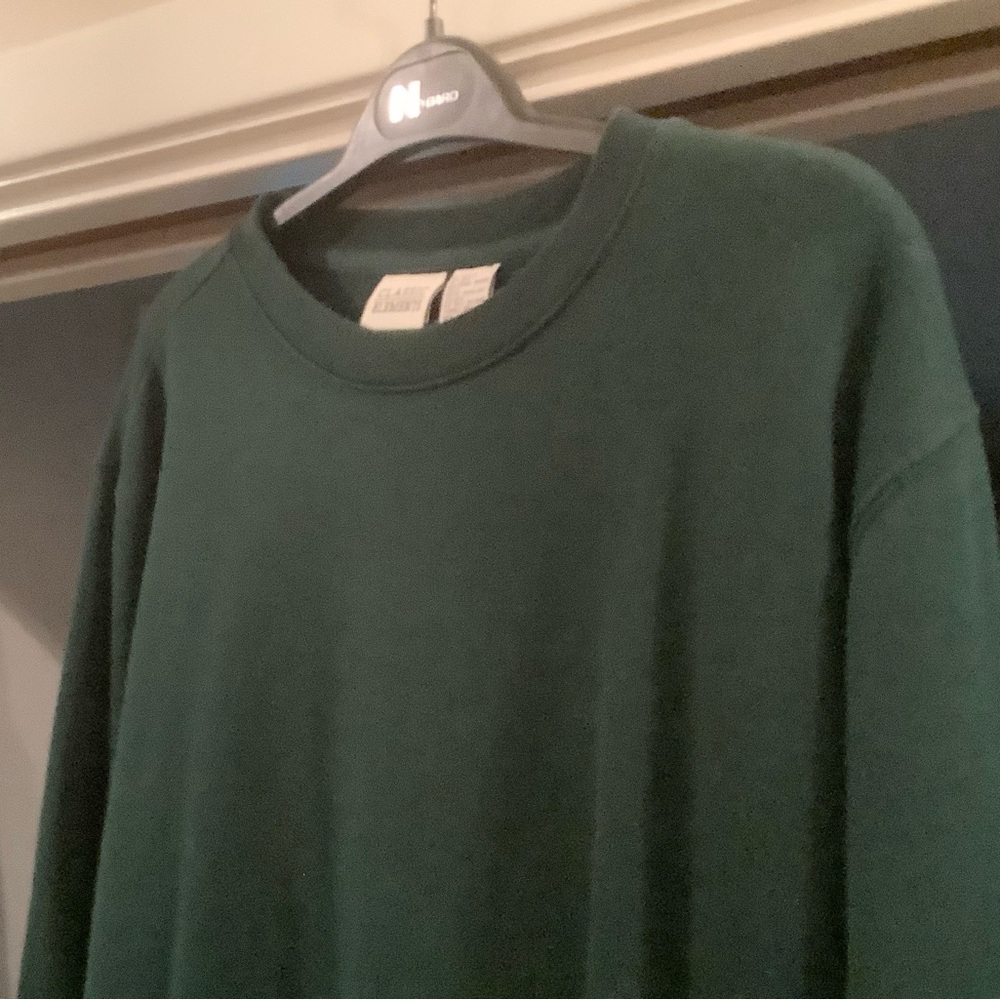 Classic Elements green sweatshirt in size L.